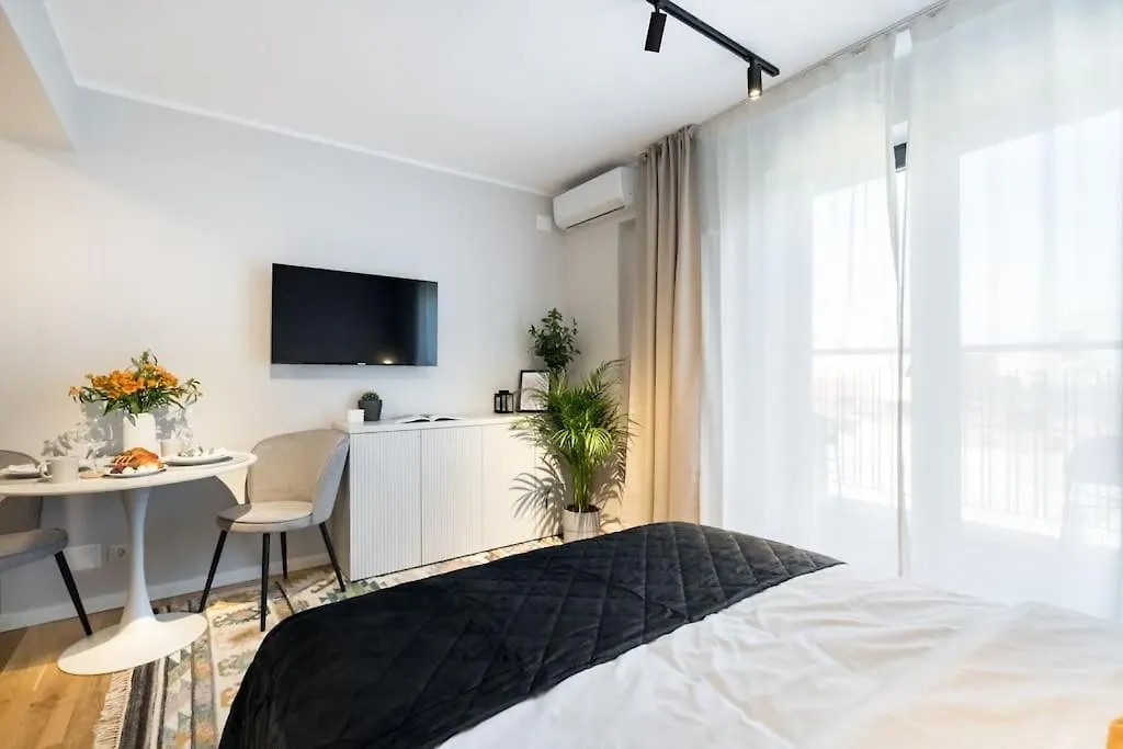 Stunning Views Luxury Studio Бухарест Апартаменты
