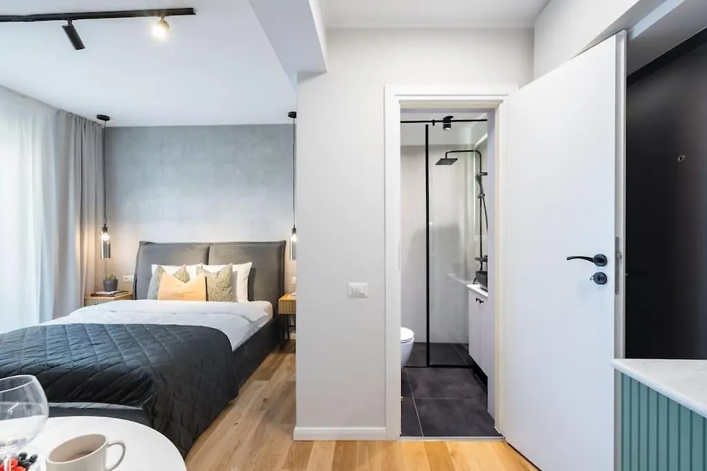 Stunning Views Luxury Studio Бухарест 0*,  Румыния